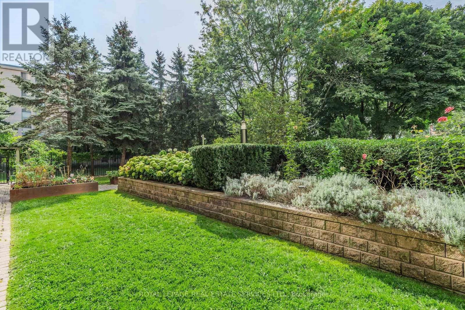 204 - 11 THORNCLIFFE PK DRIVE Image 16