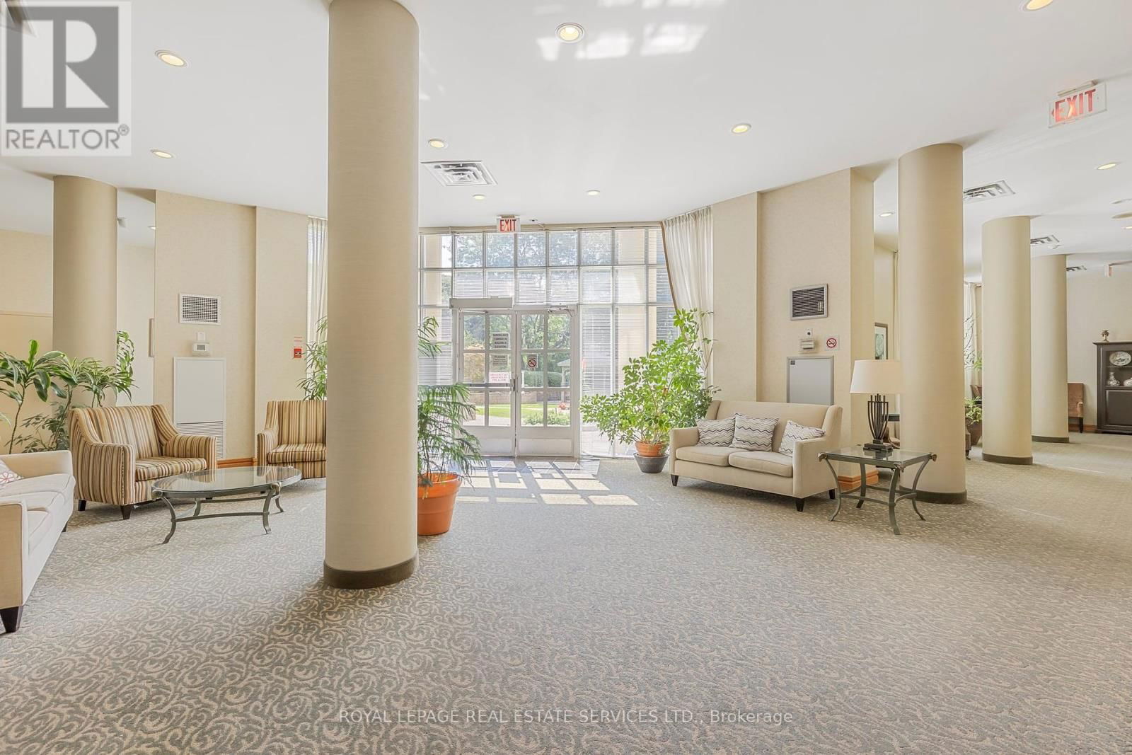 204 - 11 THORNCLIFFE PK DRIVE Image 19