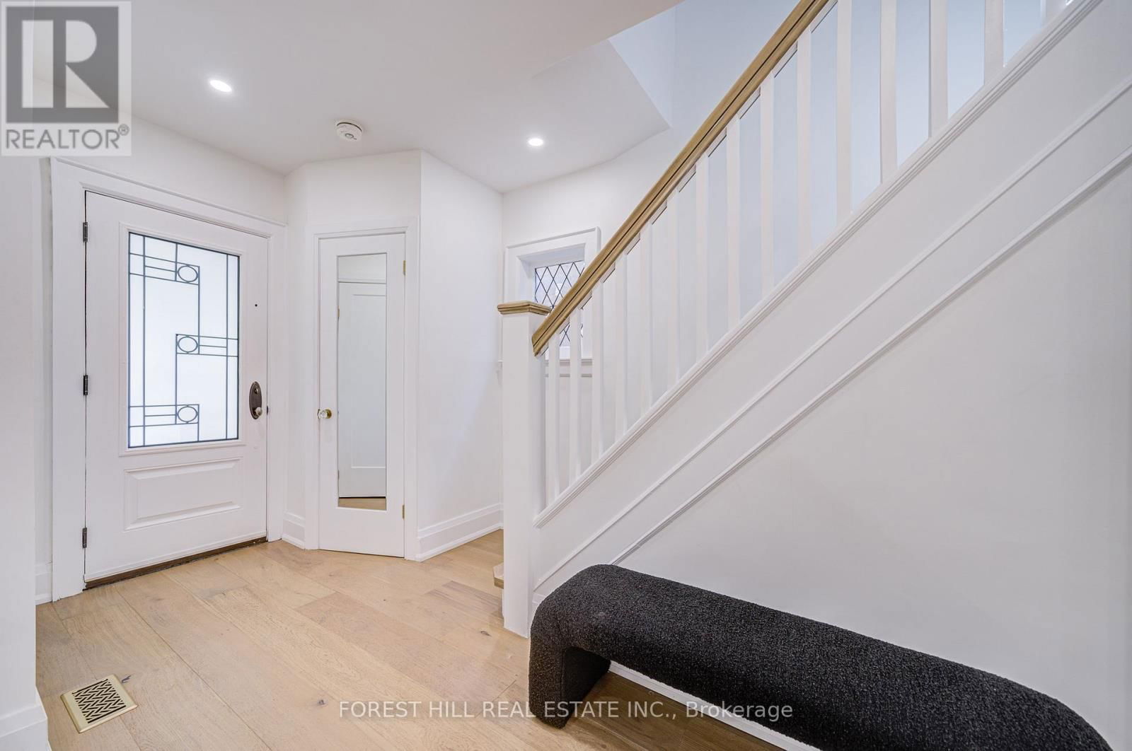 29 BURNABY BOULEVARD Image 12