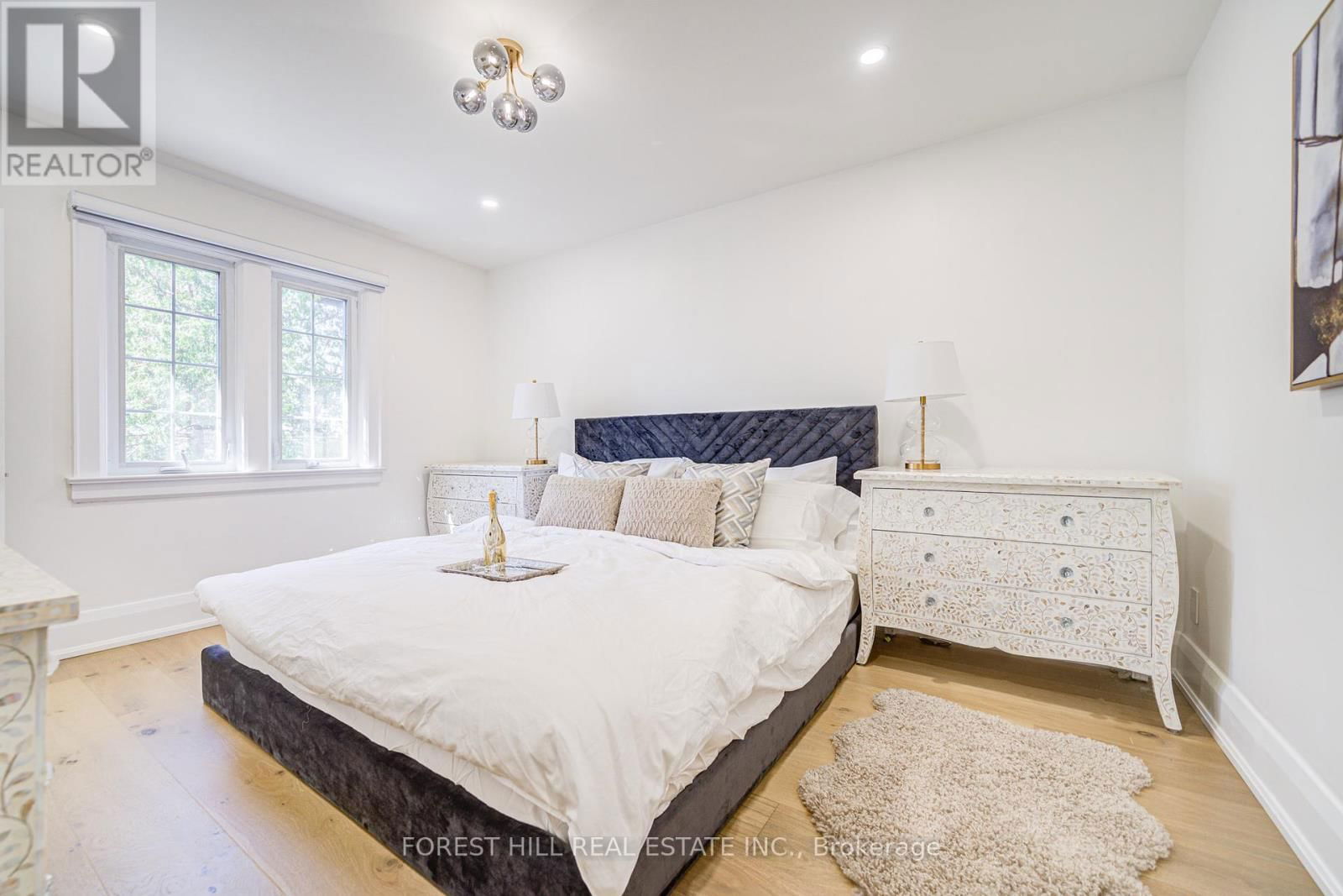 29 BURNABY BOULEVARD Image 14