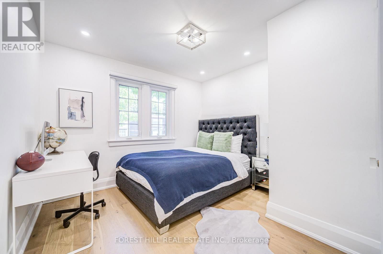 29 BURNABY BOULEVARD Image 20