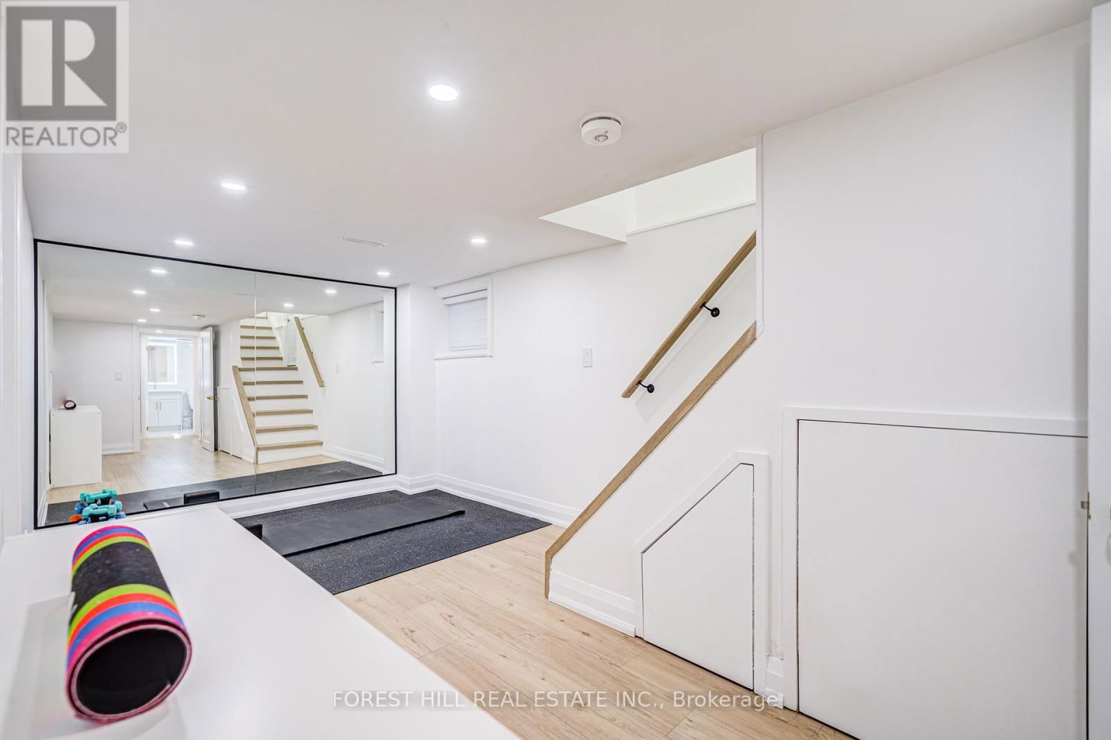 29 BURNABY BOULEVARD Image 22