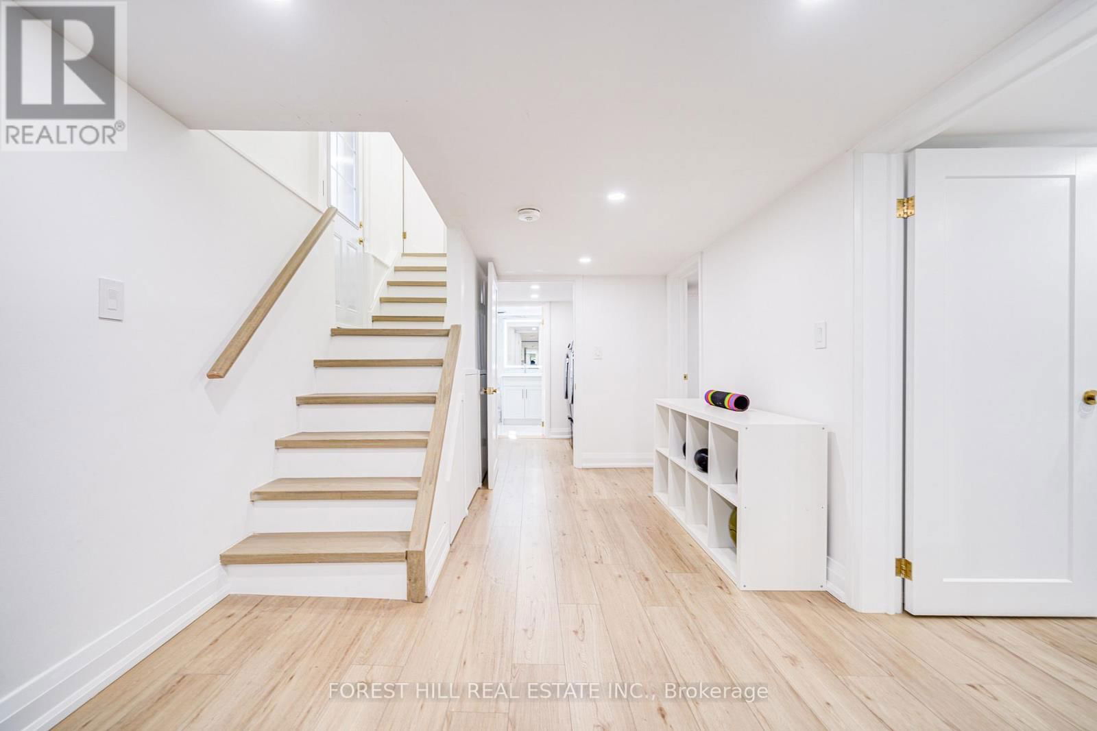 29 BURNABY BOULEVARD Image 23