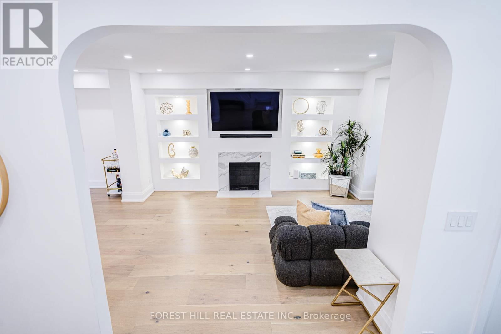 29 BURNABY BOULEVARD Image 3