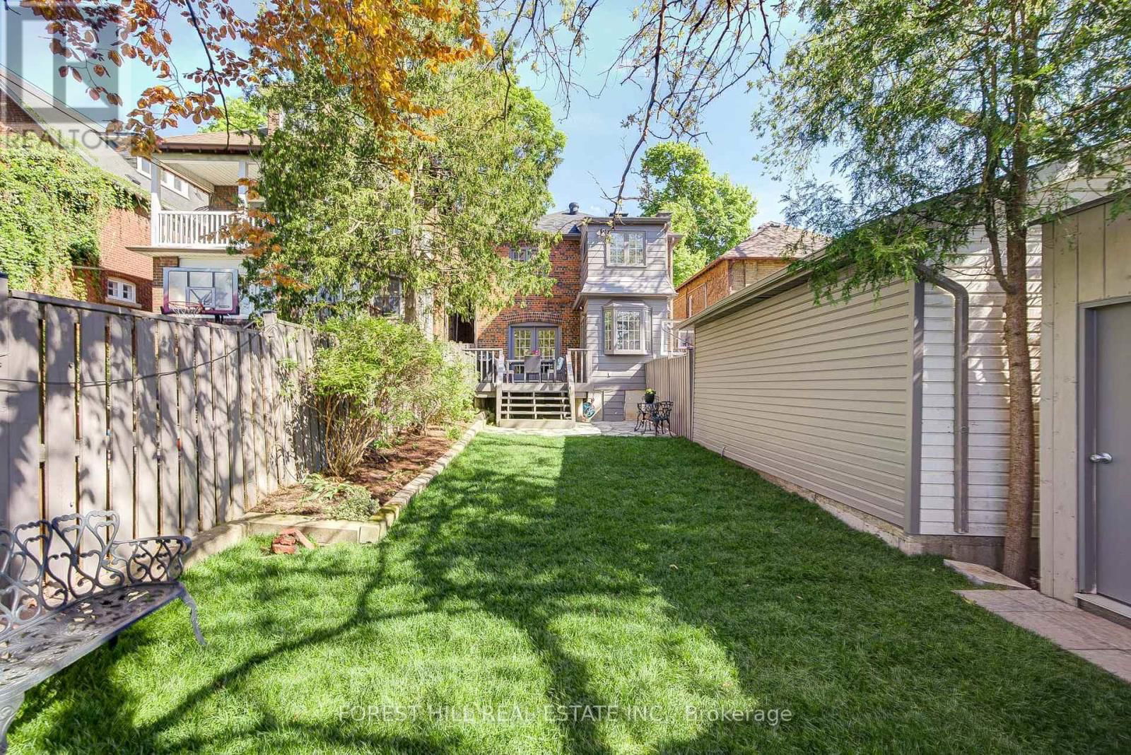 29 BURNABY BOULEVARD Image 32