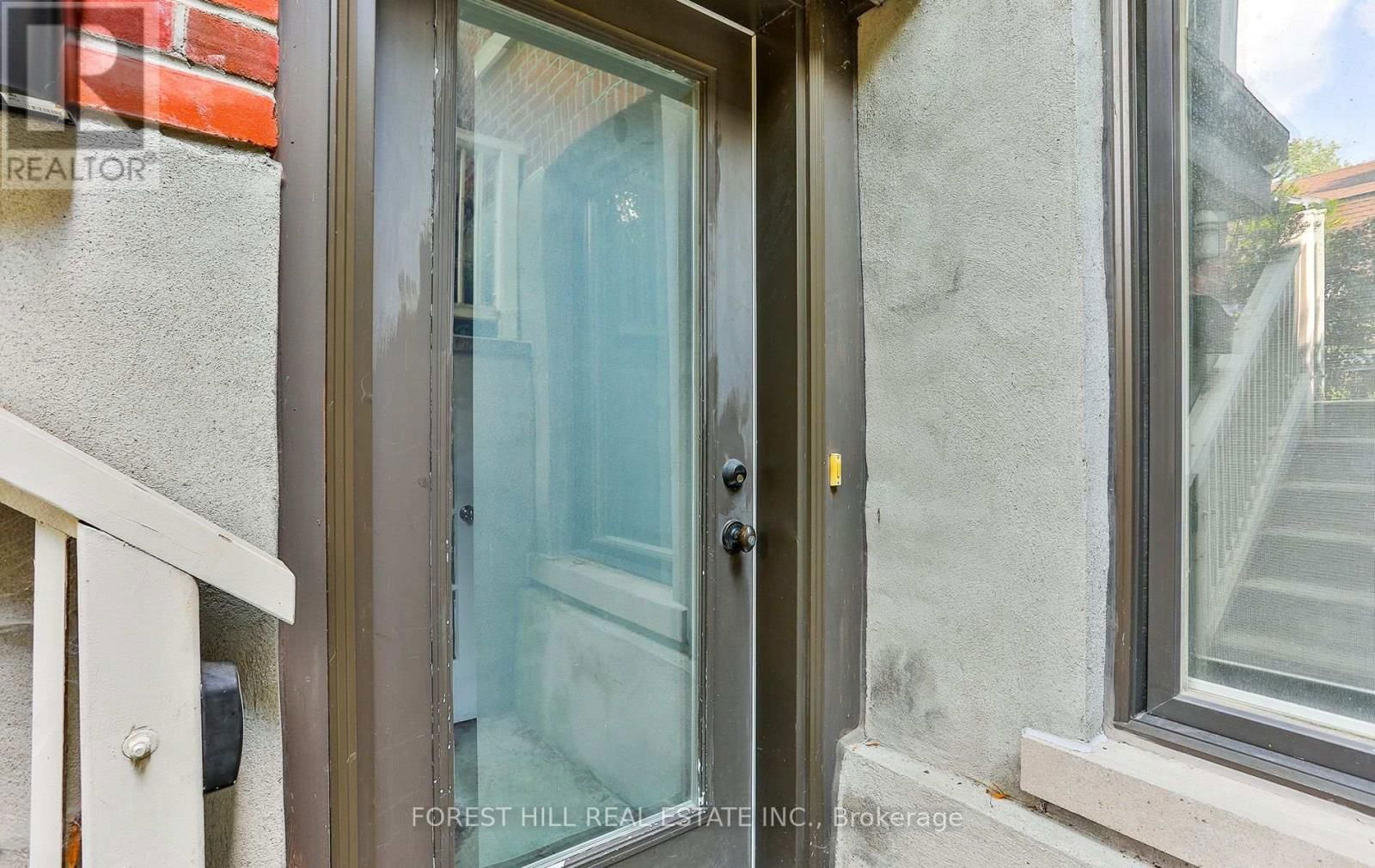 Lower - 35 YARMOUTH GARDENS Image 4