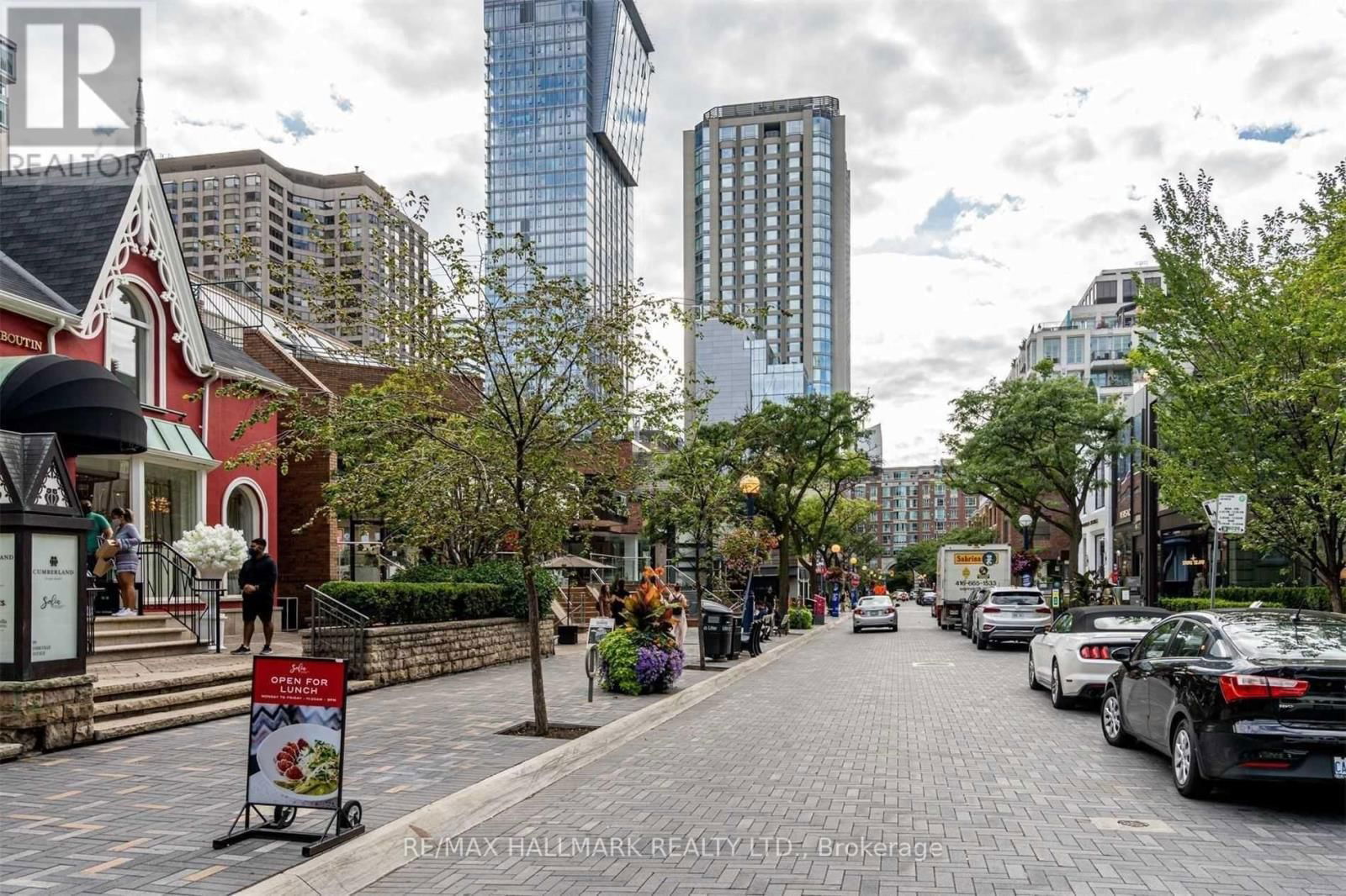1710 - 155 YORKVILLE AVENUE Image 16