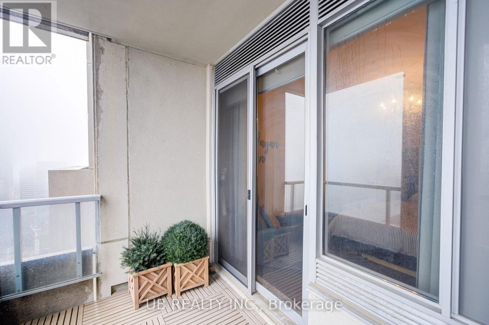 3201 - 35 BALMUTO STREET Image 10