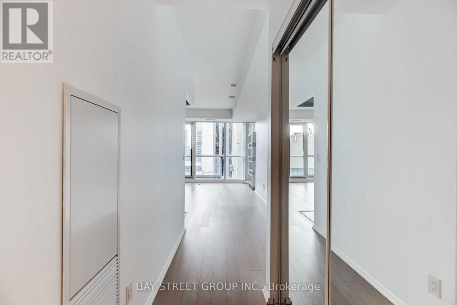 1402 - 70 TEMPERANCE STREET Image 2