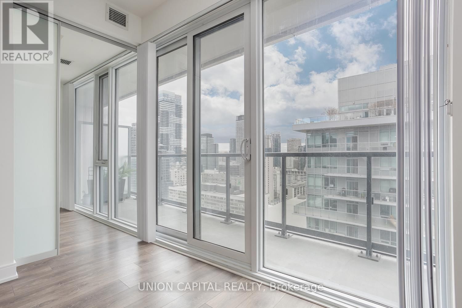 3003 - 89 MCGILL STREET Image 12
