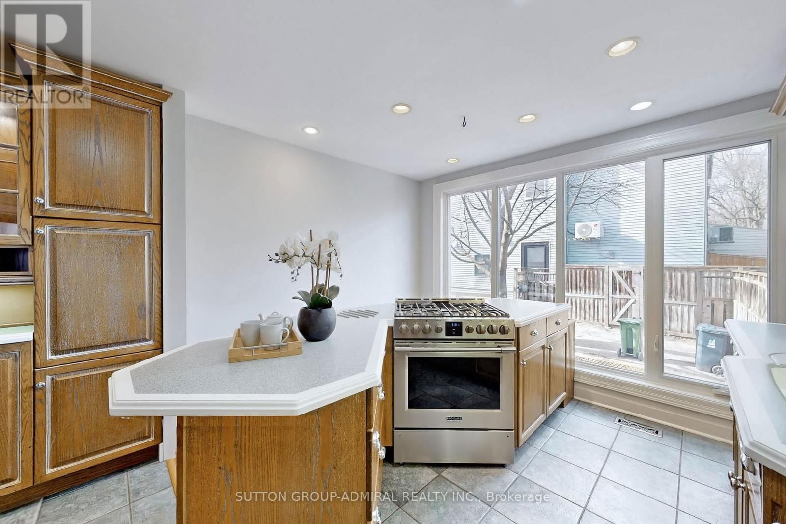 426 WELLESLEY STREET EAST Image 11