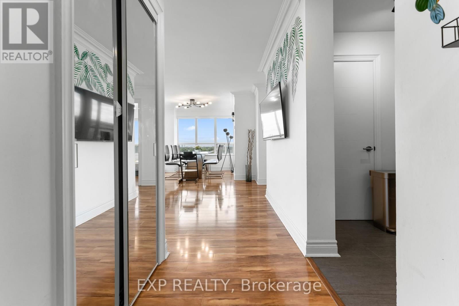 1109 - 2 CLAIRTRELL ROAD Image 10