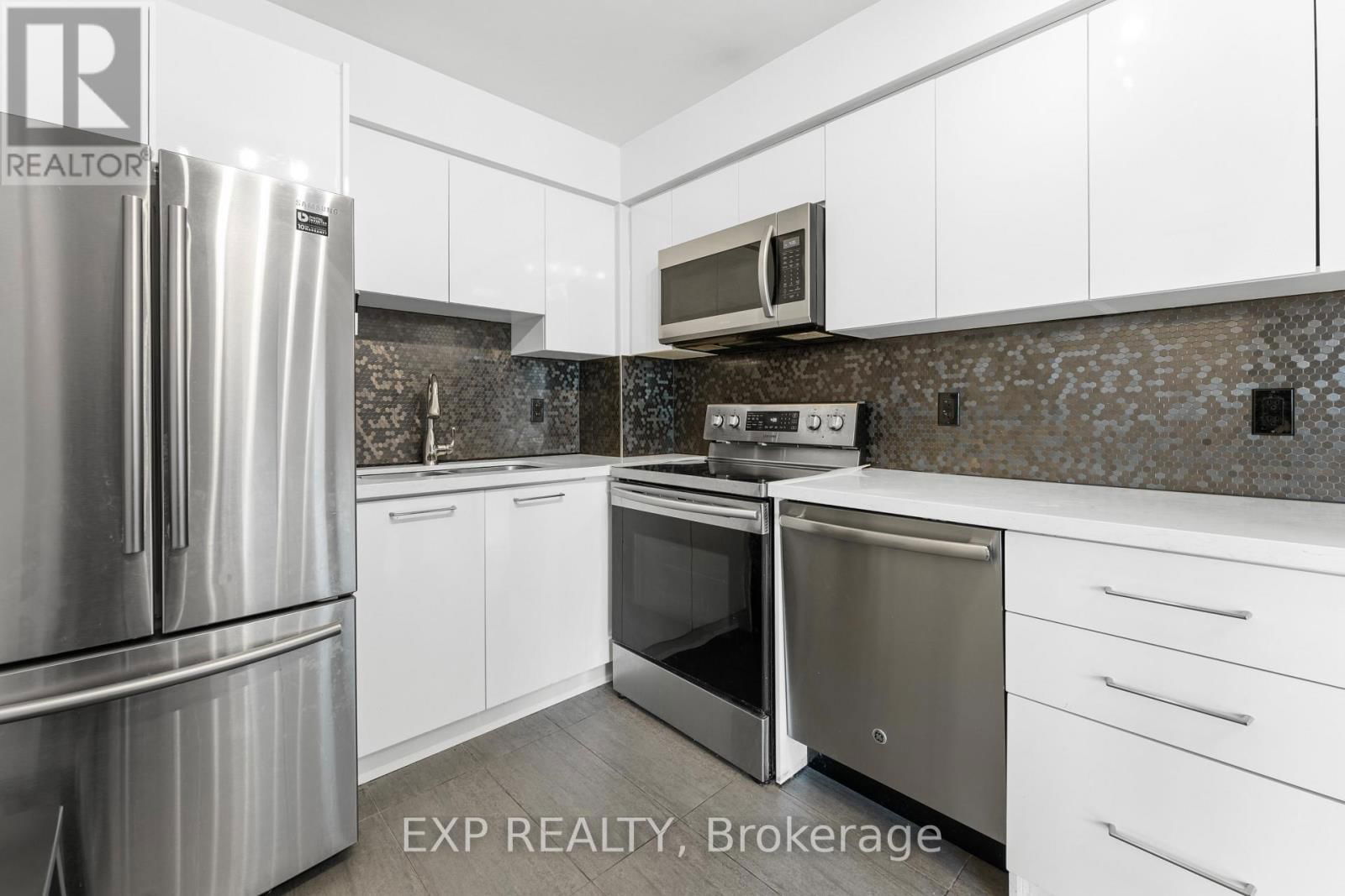 1109 - 2 CLAIRTRELL ROAD Image 12