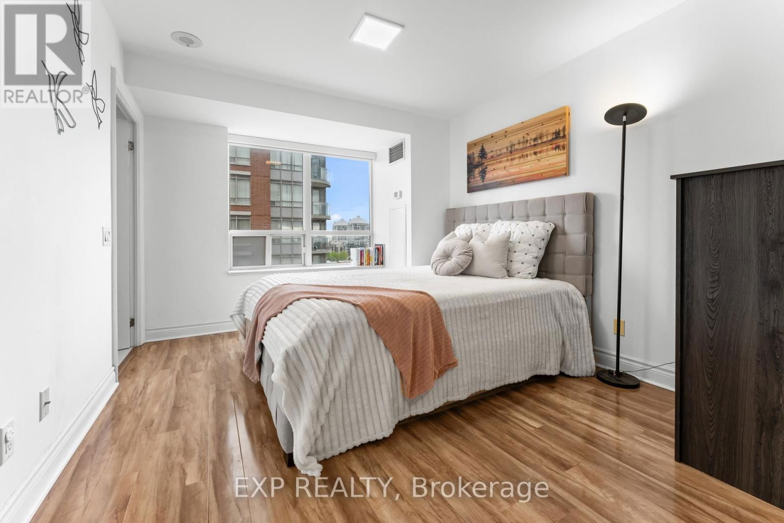 1109 - 2 CLAIRTRELL ROAD Image 14
