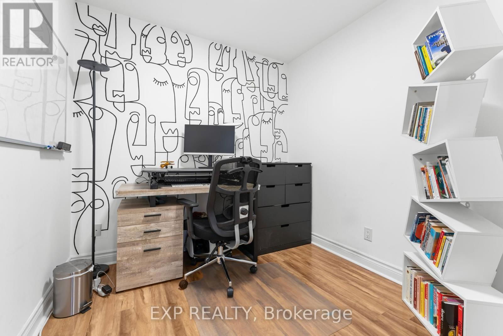 1109 - 2 CLAIRTRELL ROAD Image 19
