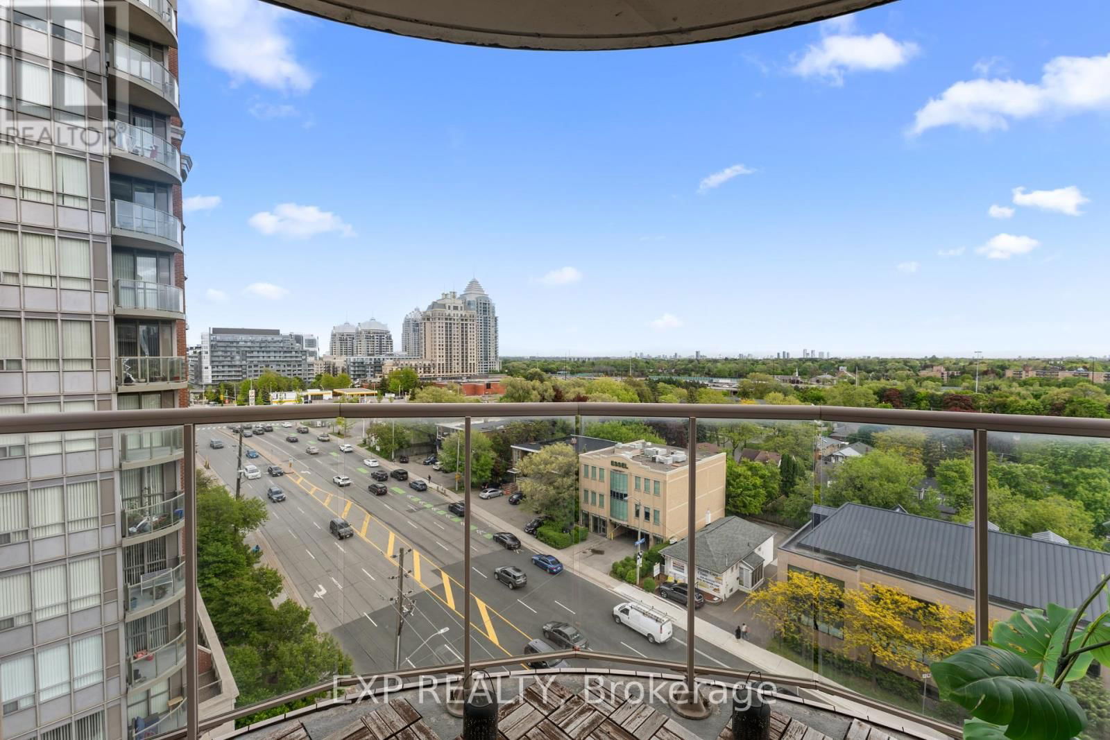 1109 - 2 CLAIRTRELL ROAD Image 21