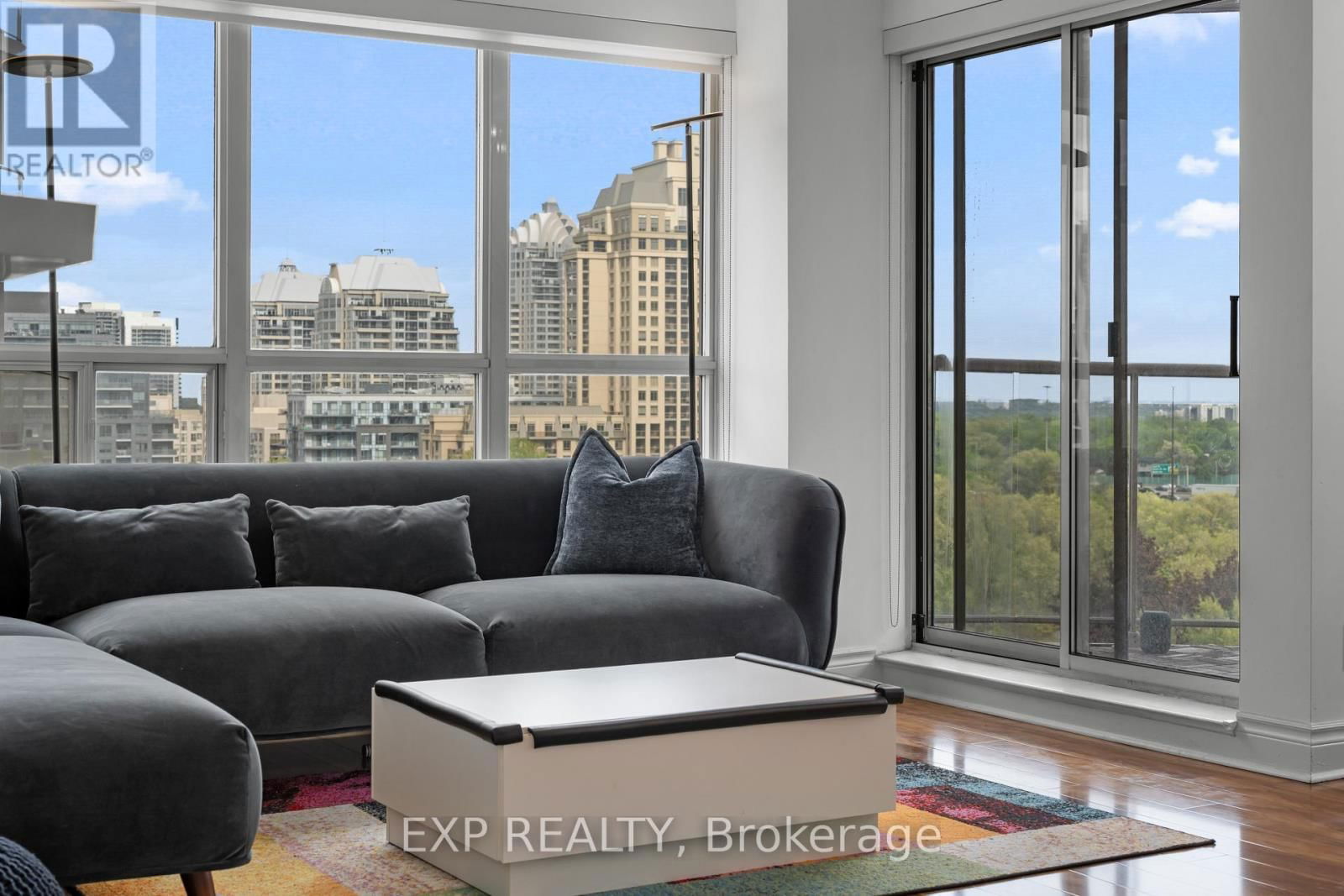 1109 - 2 CLAIRTRELL ROAD Image 27