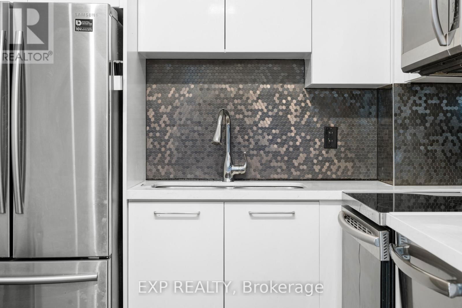 1109 - 2 CLAIRTRELL ROAD Image 30