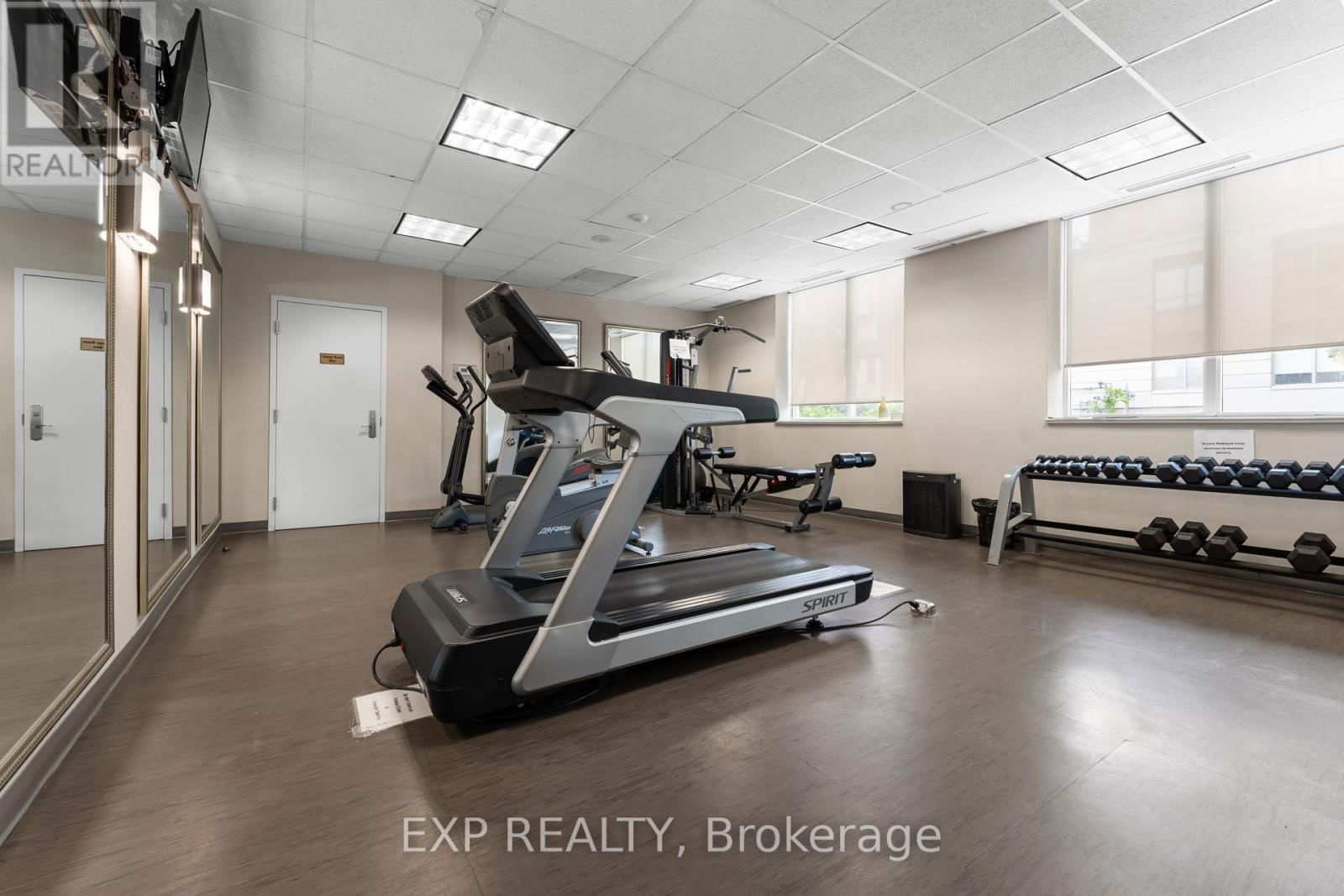 1109 - 2 CLAIRTRELL ROAD Image 33