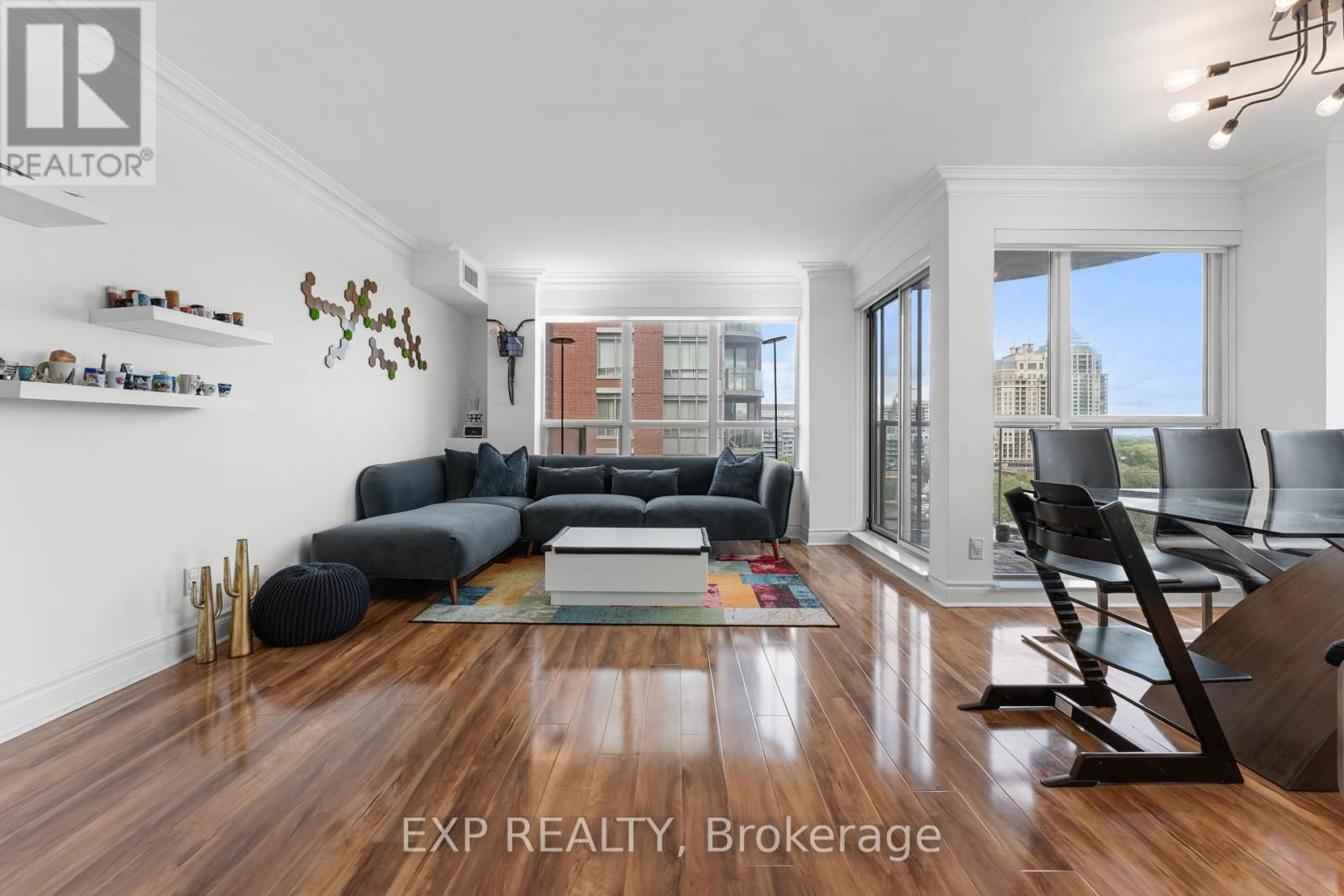 1109 - 2 CLAIRTRELL ROAD Image 6