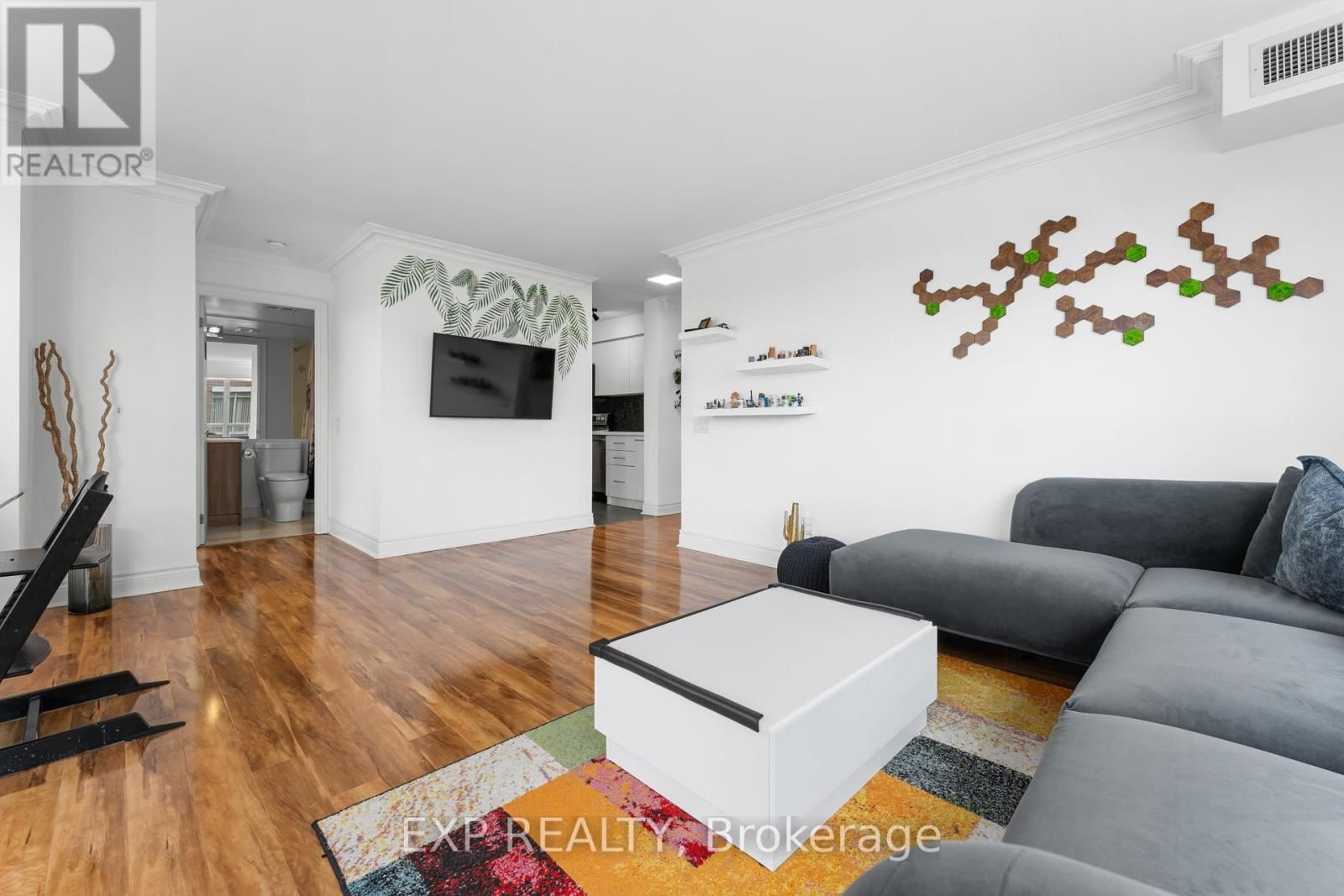 1109 - 2 CLAIRTRELL ROAD Image 8