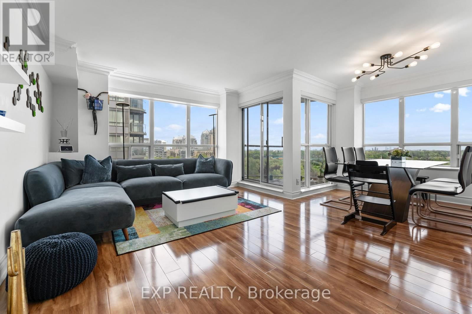 1109 - 2 CLAIRTRELL ROAD Image 9