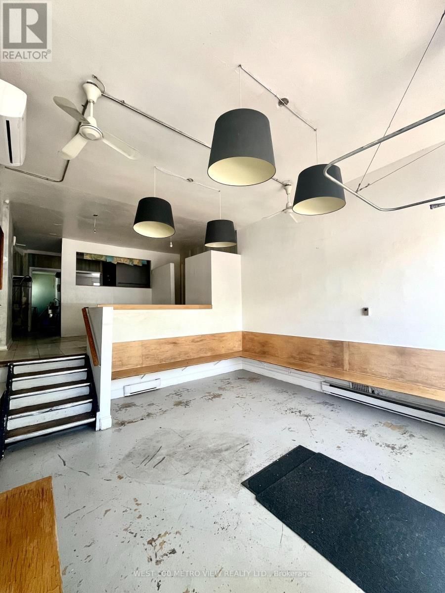 907 DUNDAS STREET WEST Image 2