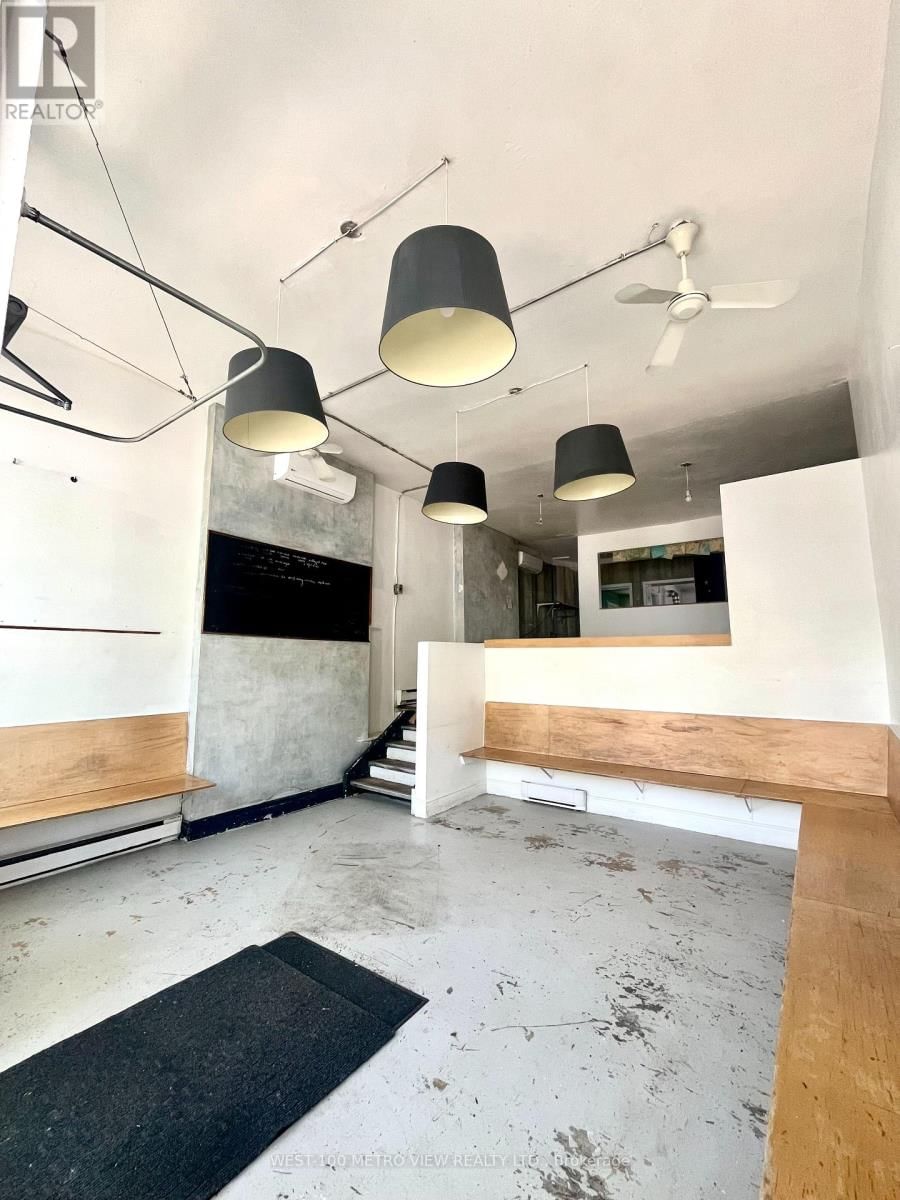 907 DUNDAS STREET WEST Image 3