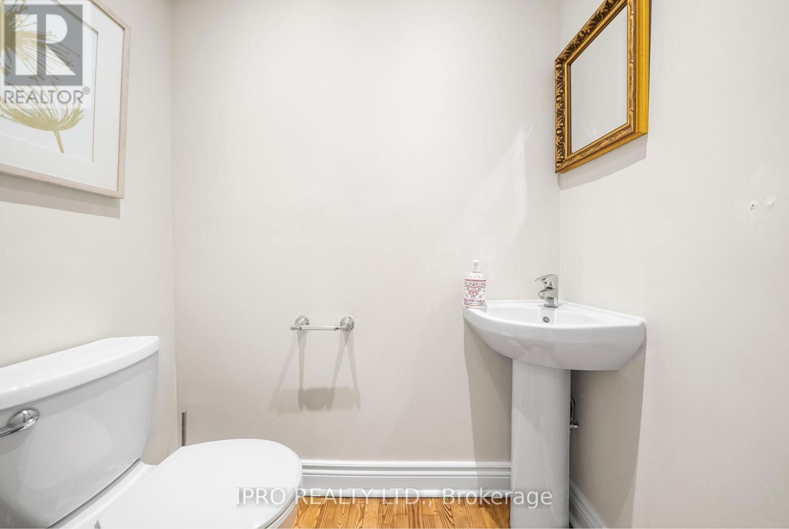 134 HELENDALE AVENUE Image 13