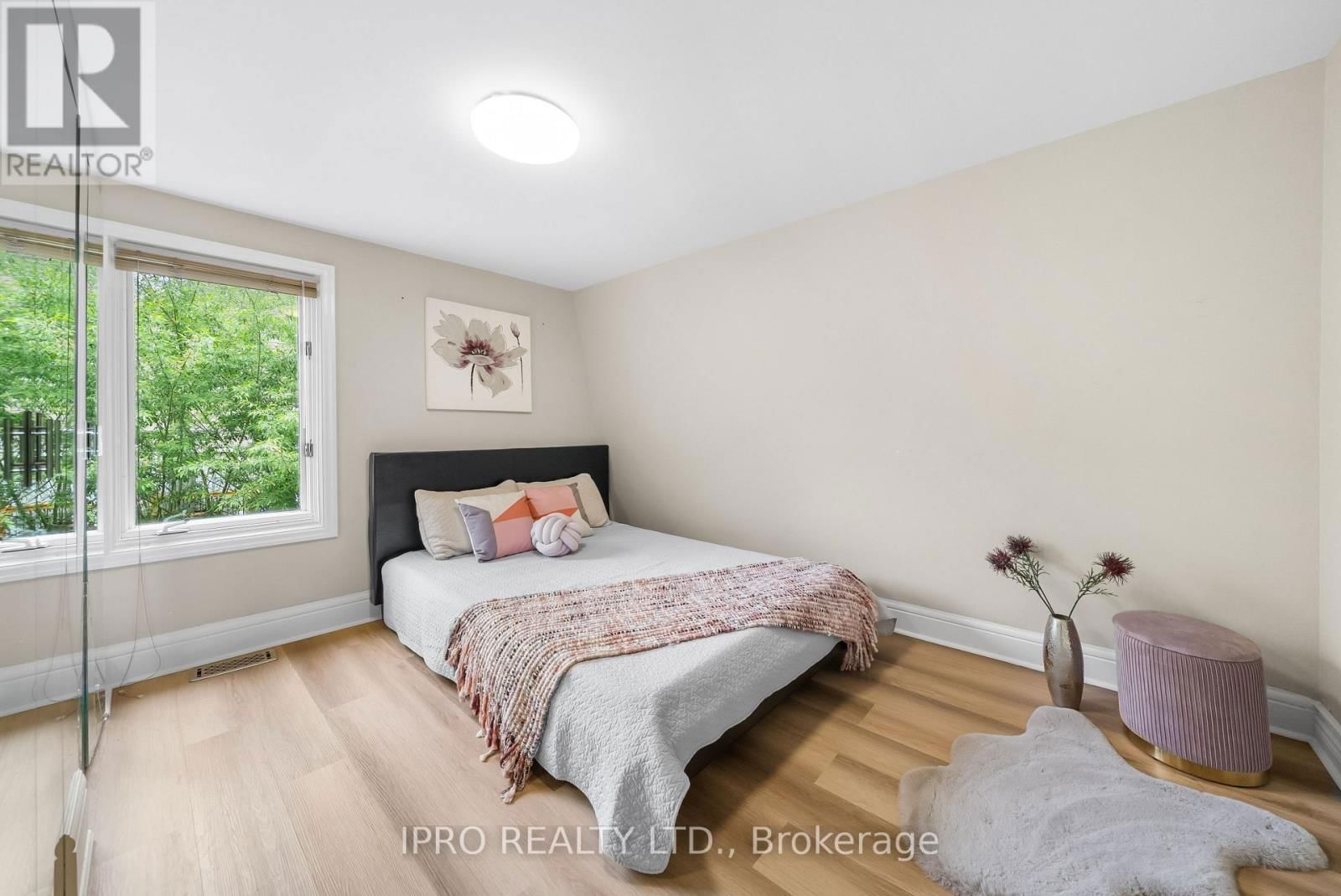 134 HELENDALE AVENUE Image 14