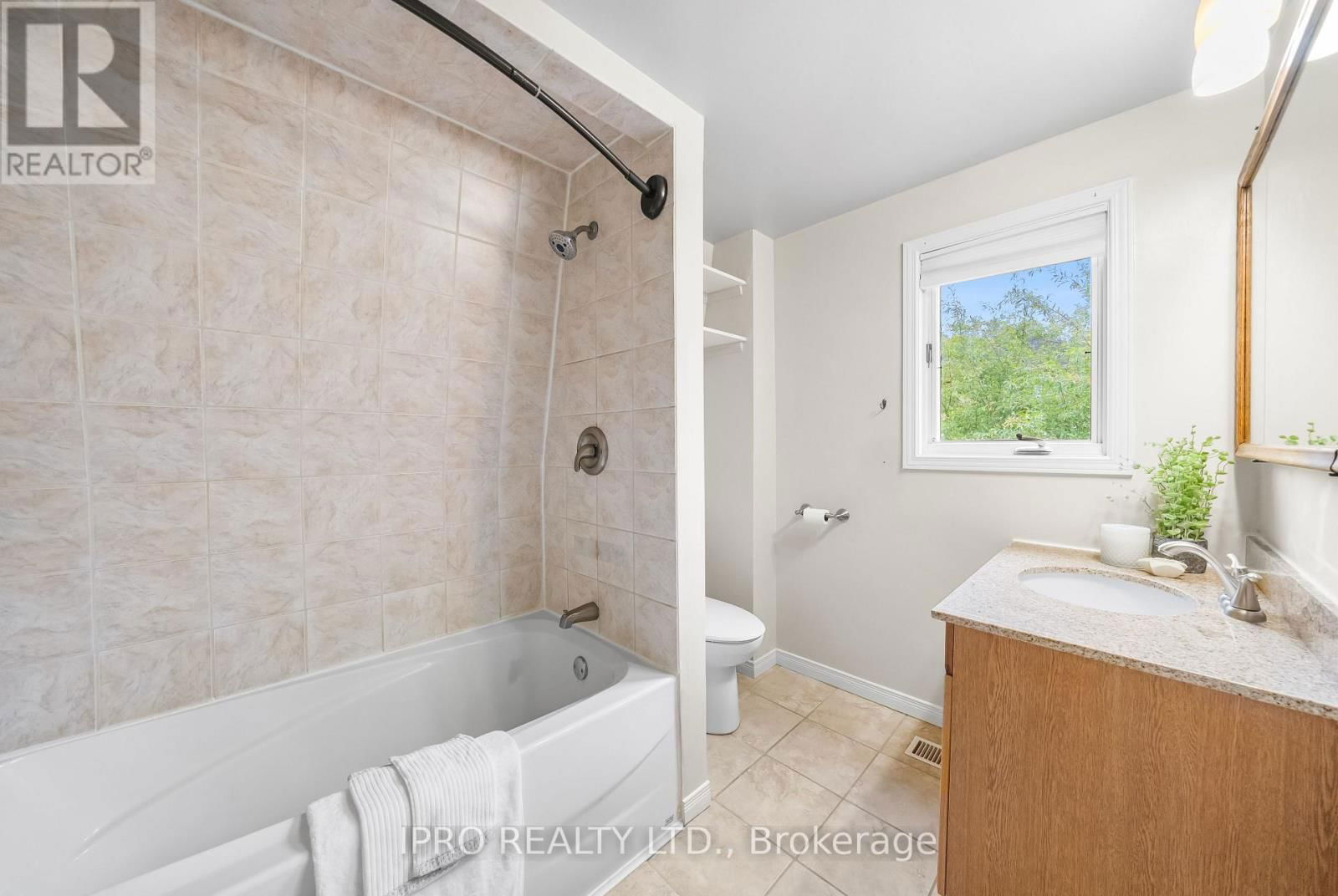134 HELENDALE AVENUE Image 15