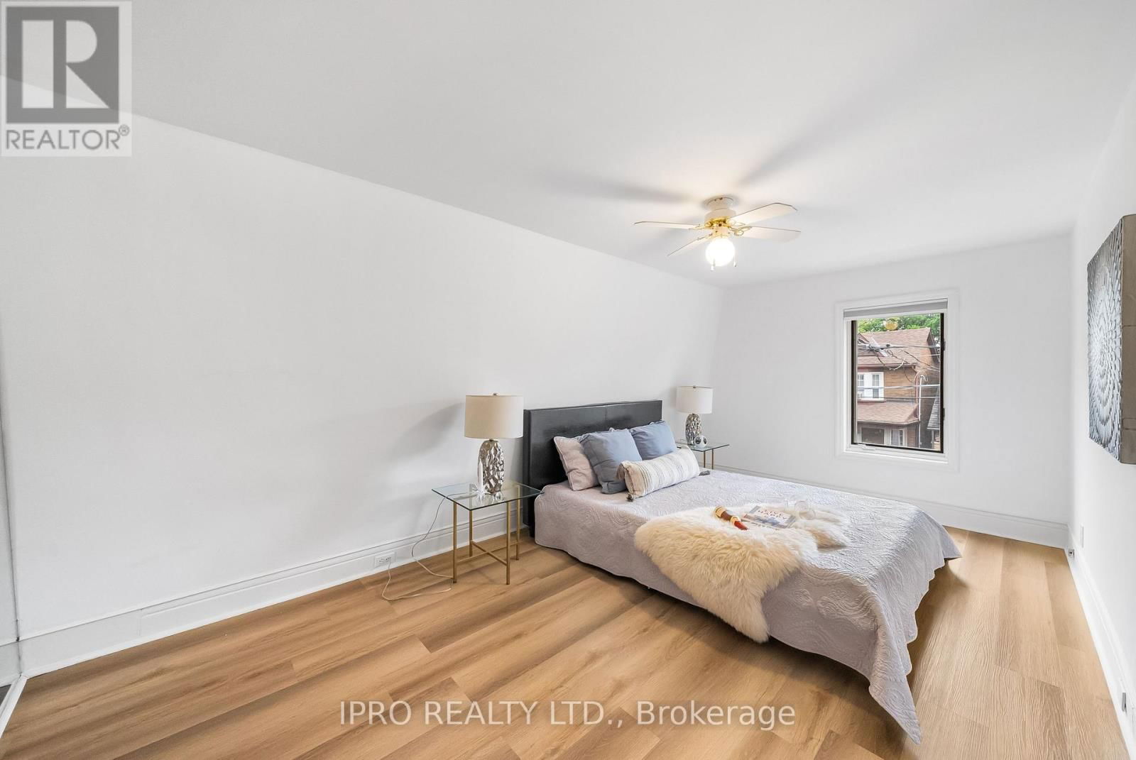 134 HELENDALE AVENUE Image 17