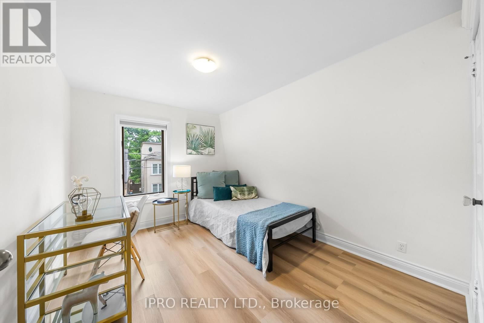 134 HELENDALE AVENUE Image 19