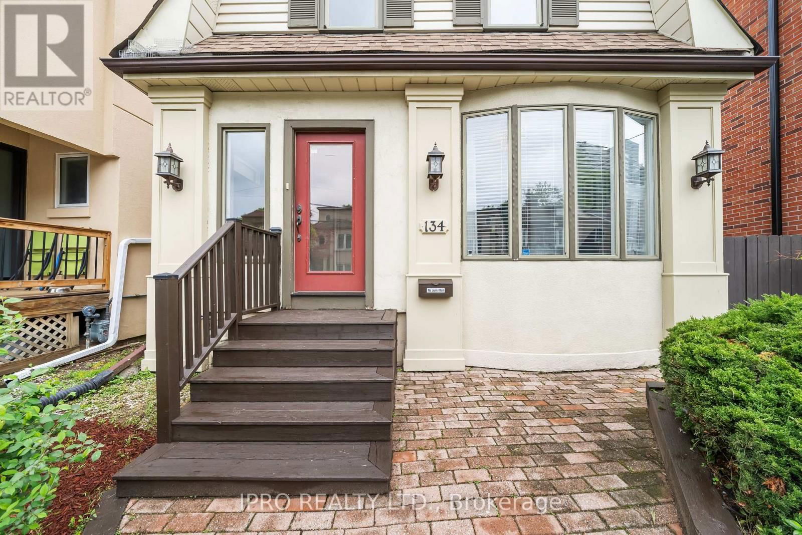 134 HELENDALE AVENUE Image 24