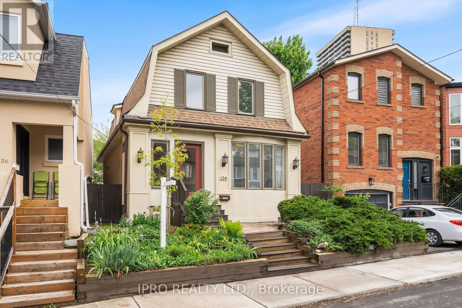 134 HELENDALE AVENUE Image 25