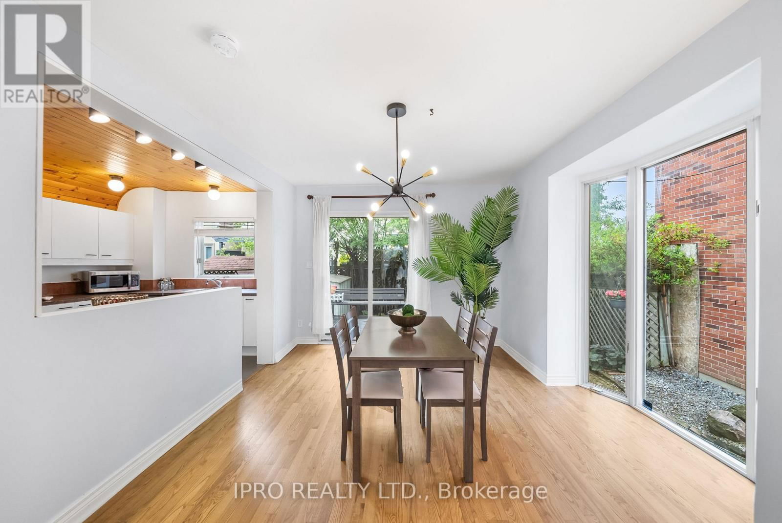 134 HELENDALE AVENUE Image 8