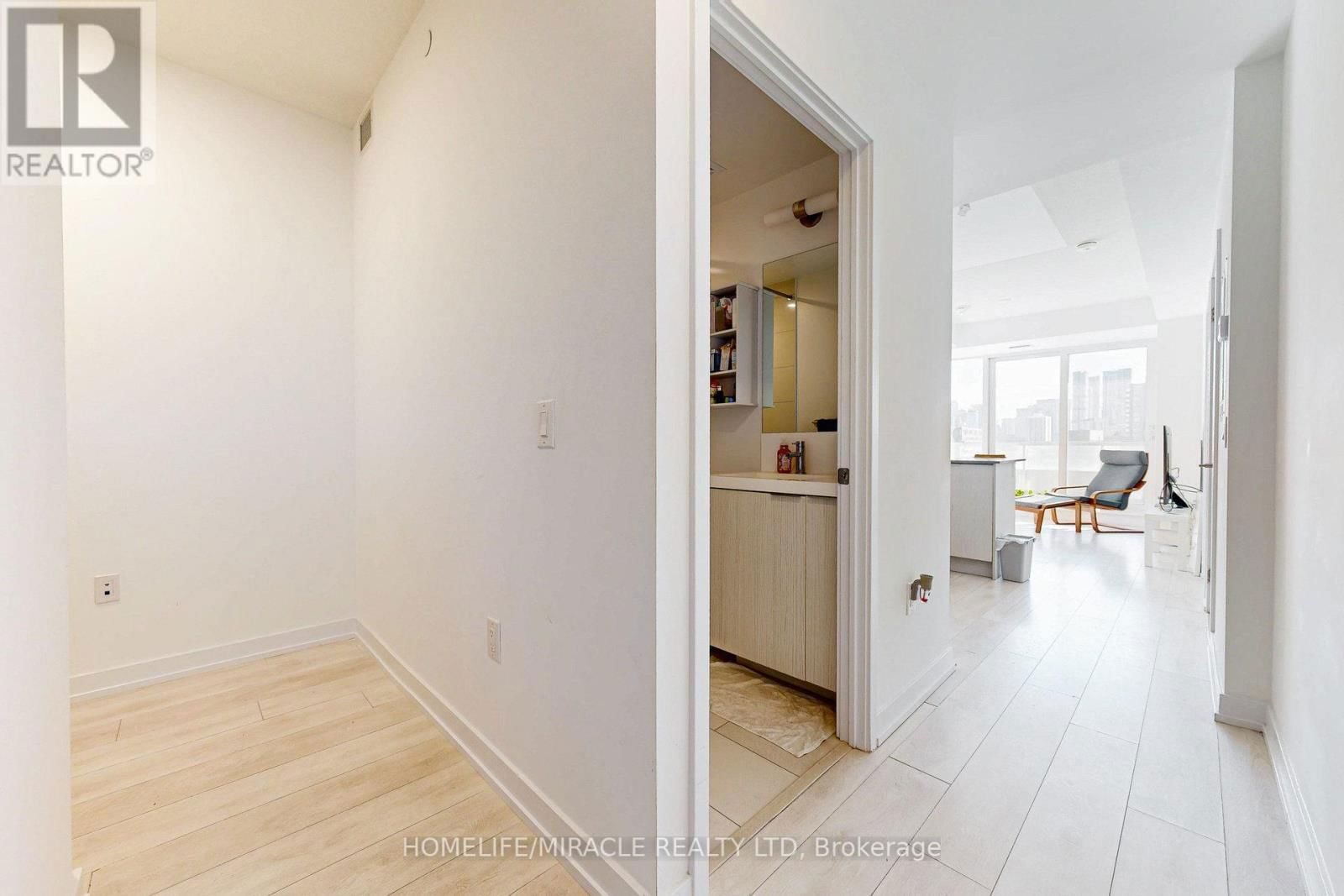 808 - 225 SUMACH STREET Image 20