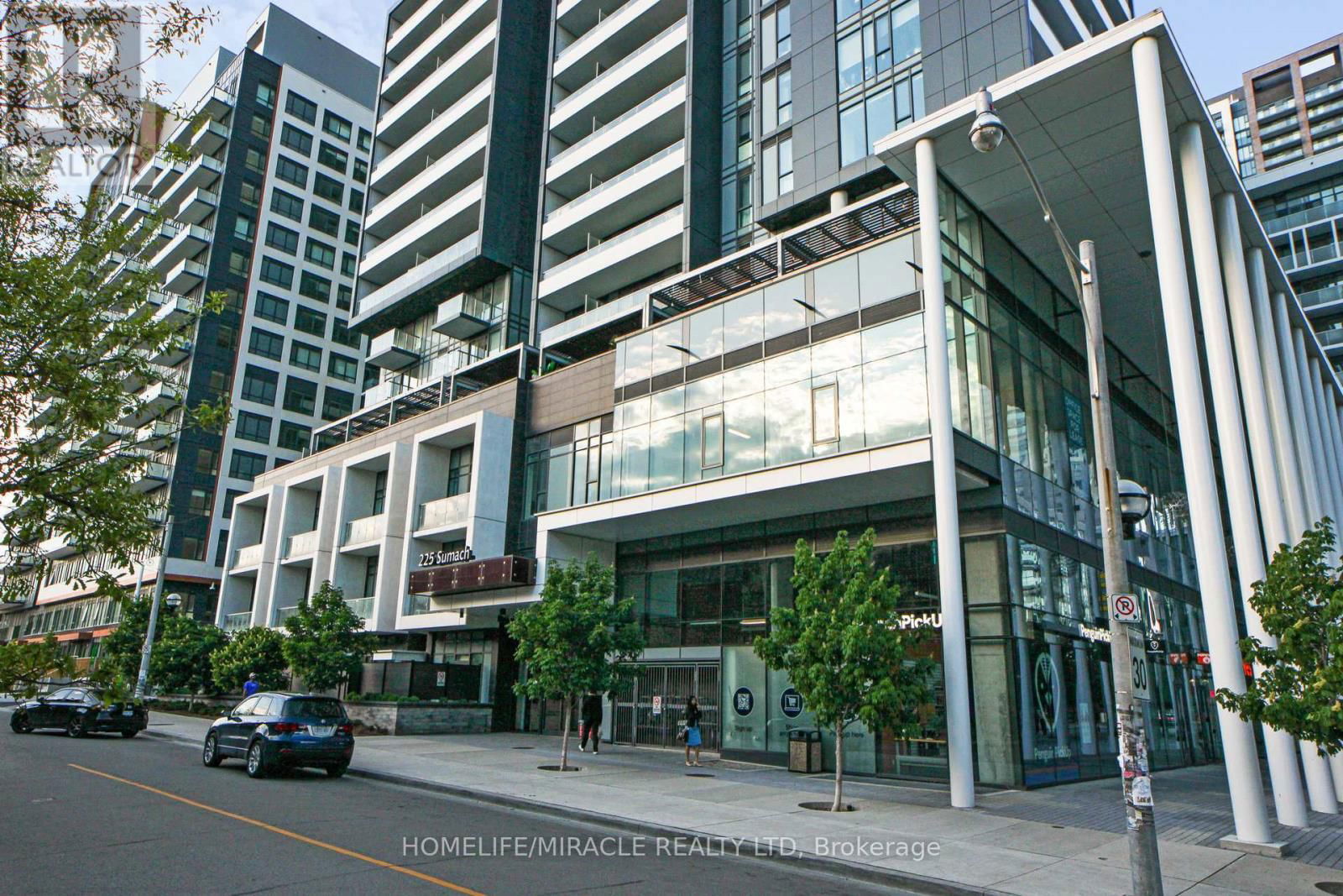 808 - 225 SUMACH STREET Image 3