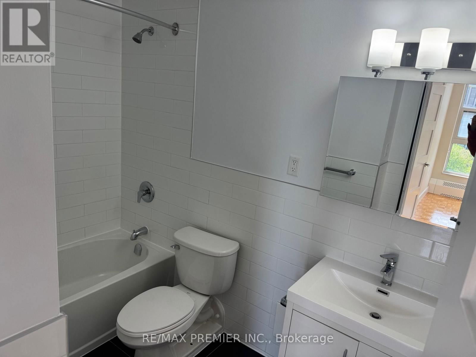 1010 - 666 SPADINA AVENUE Image 17