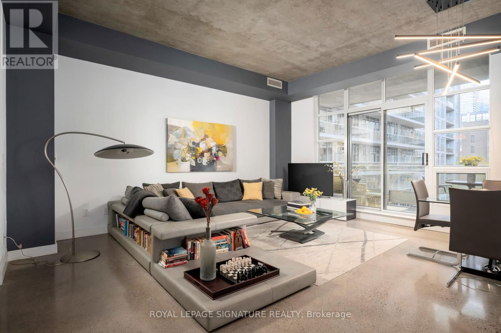 408 - 19 BRANT STREET Image 1