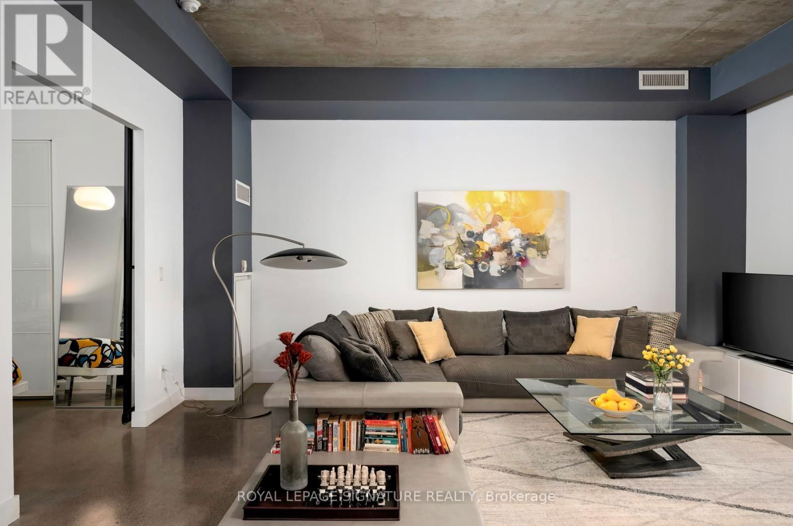 408 - 19 BRANT STREET Image 2