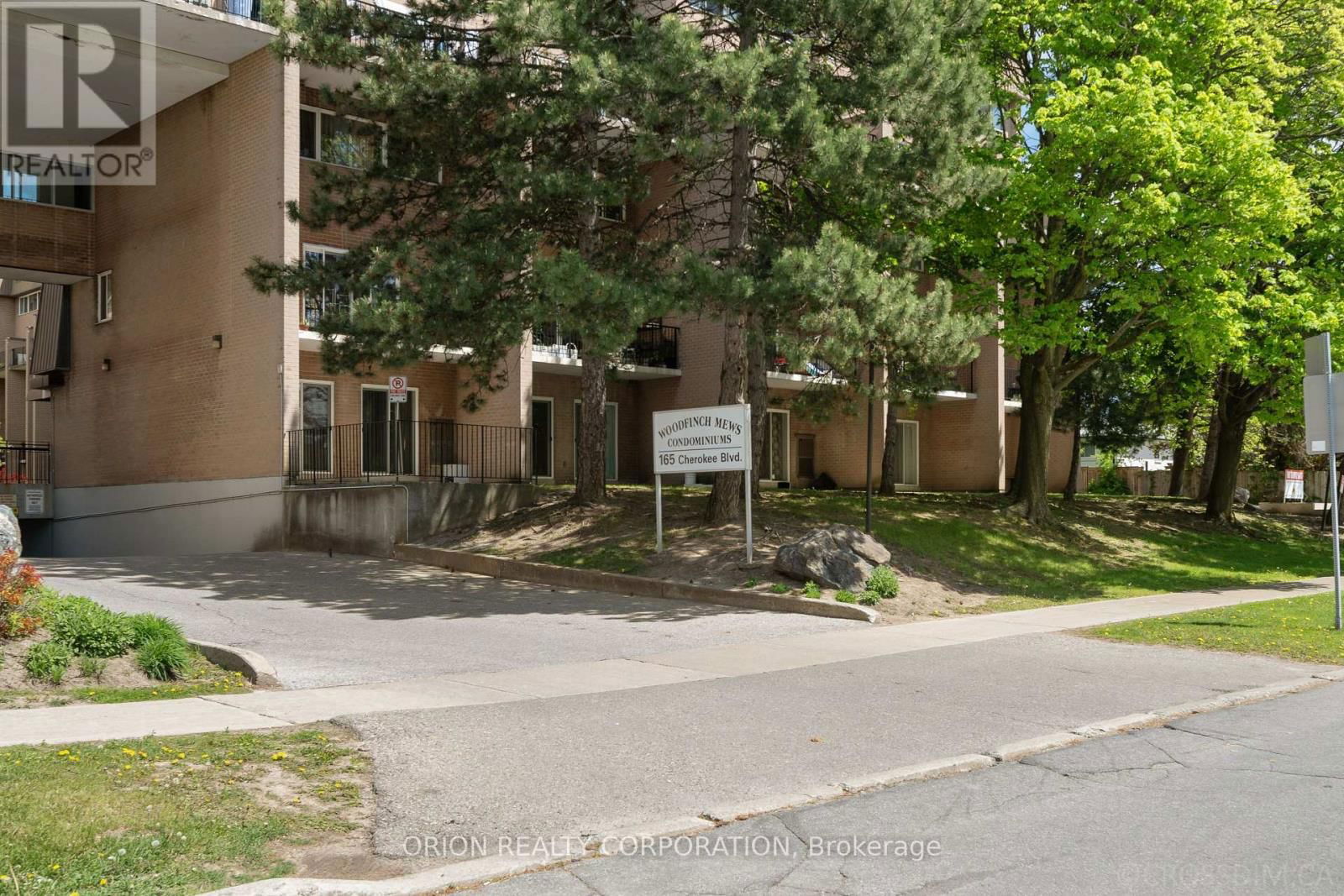 236 - 165 CHEROKEE BOULEVARD NORTH Image 37