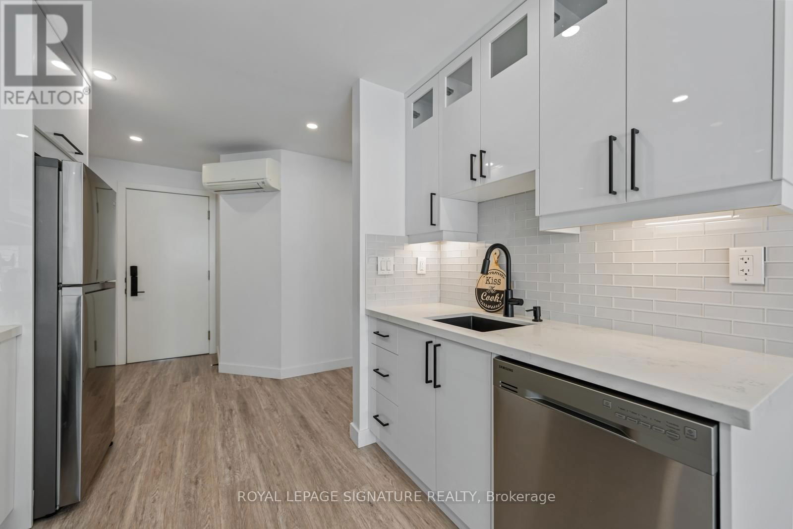 Main - 291 GLENFOREST ROAD Image 18