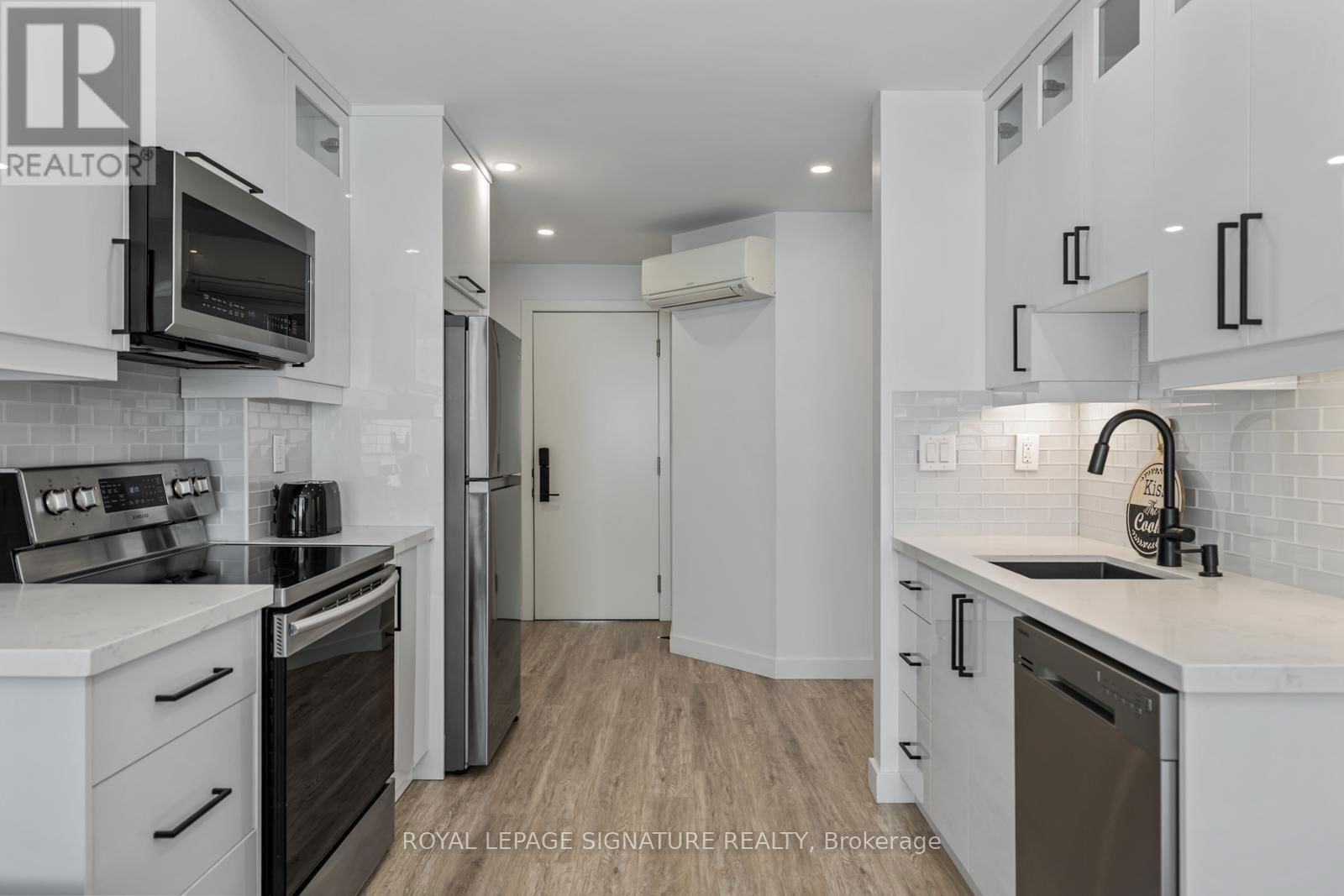 Main - 291 GLENFOREST ROAD Image 19