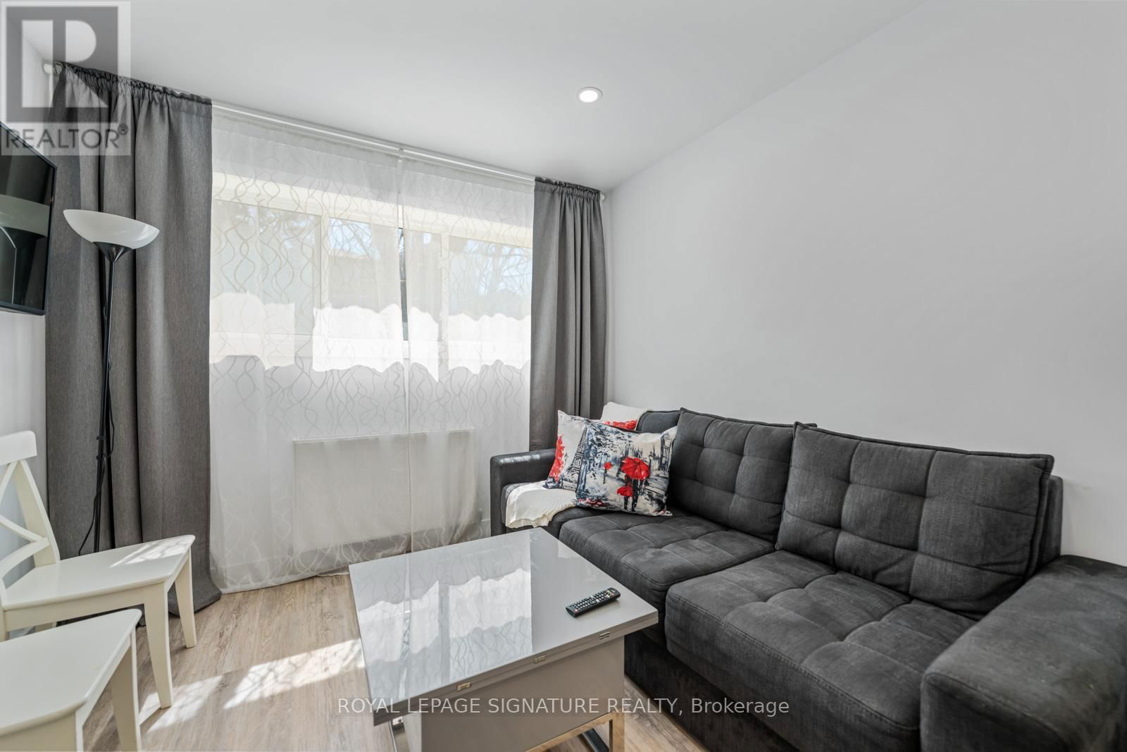 Main - 291 GLENFOREST ROAD Image 22