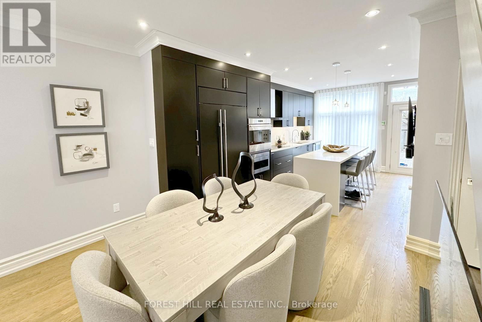 8 ALEX MEWS Image 12