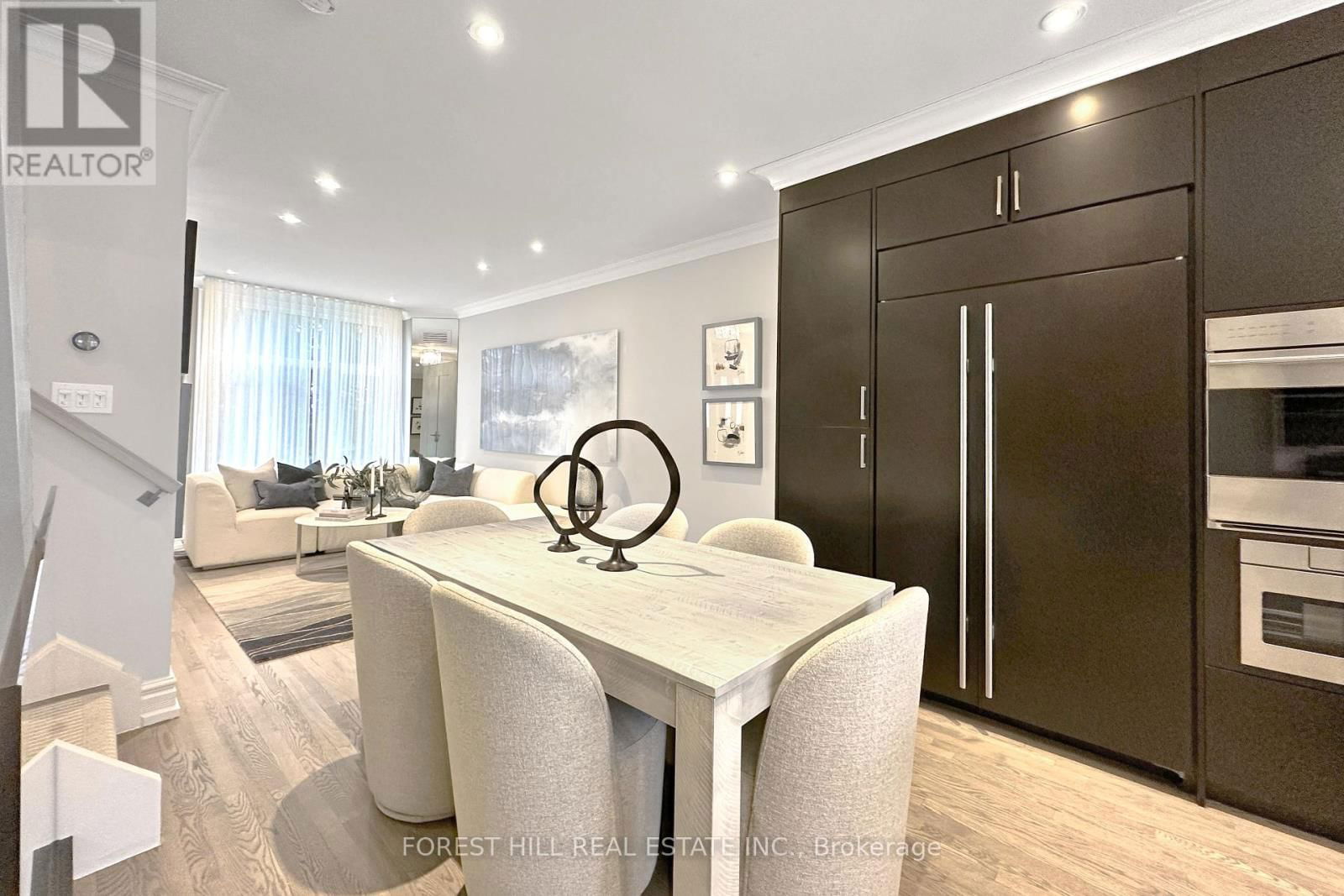 8 ALEX MEWS Image 13