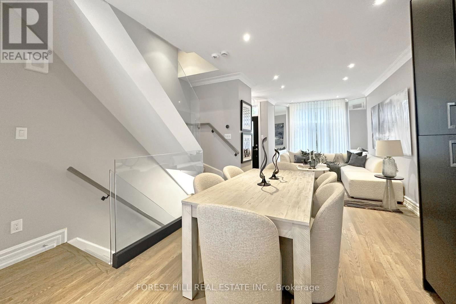 8 ALEX MEWS Image 14