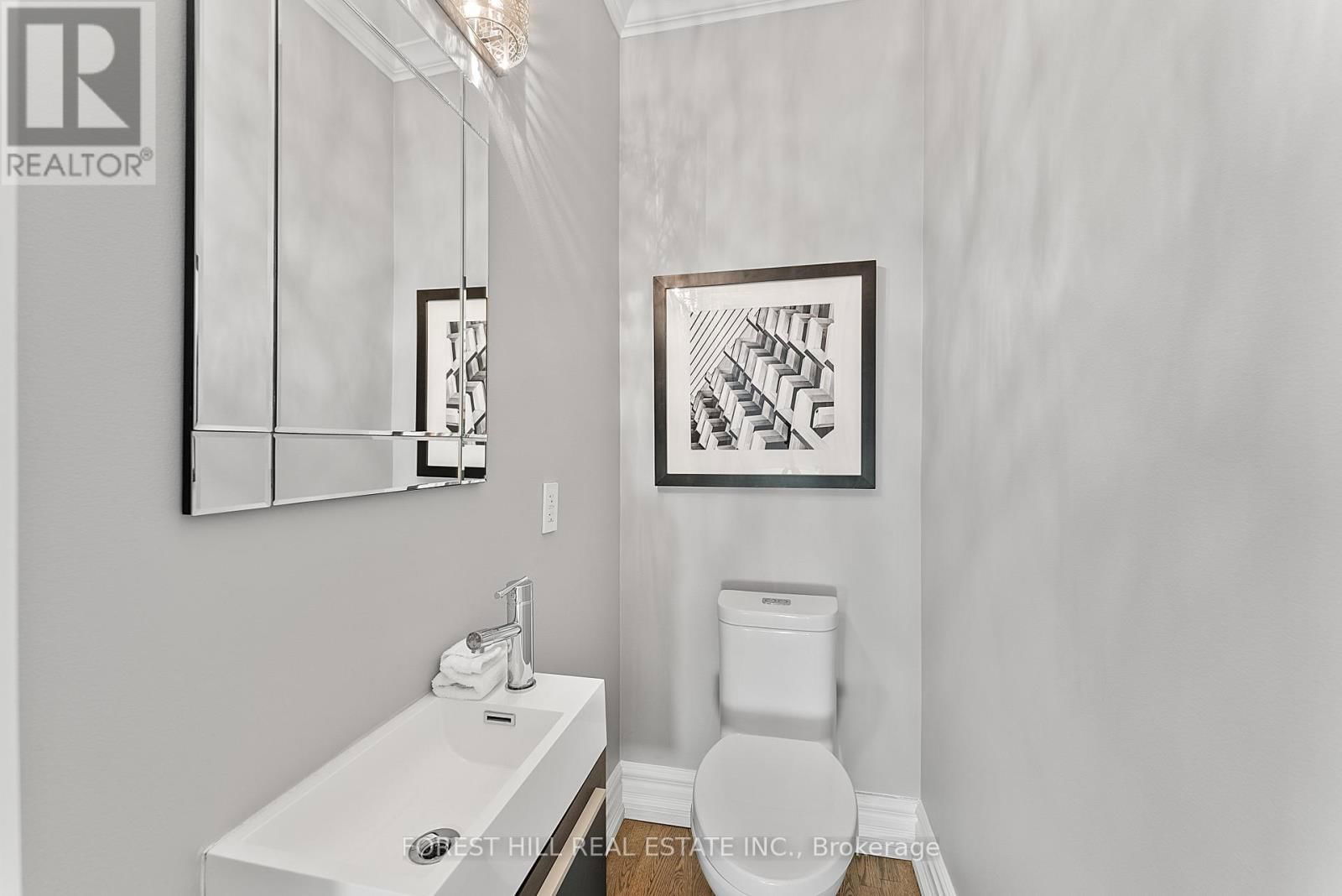 8 ALEX MEWS Image 20