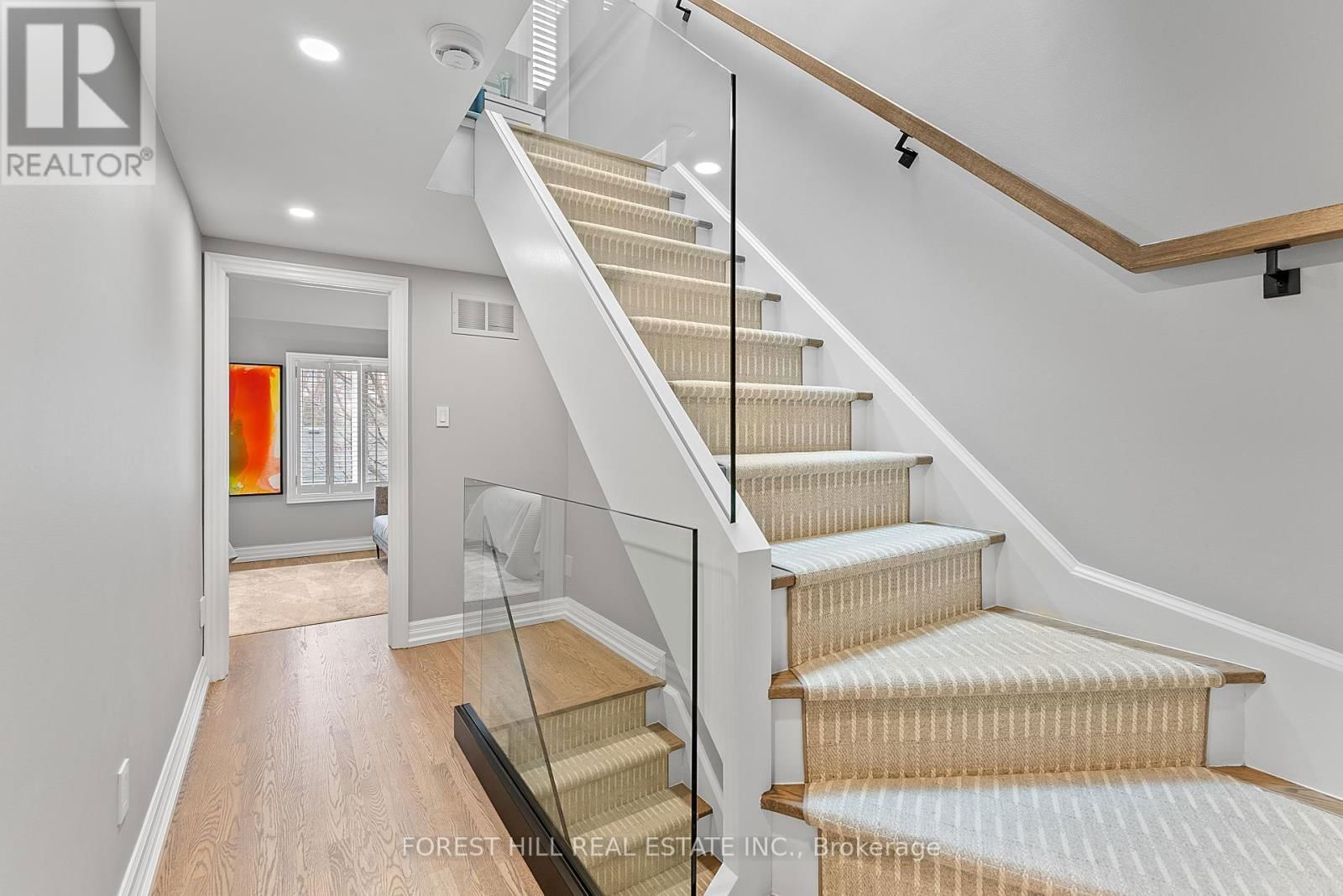 8 ALEX MEWS Image 22